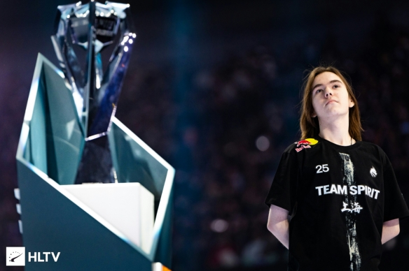 散是满天星，2018年全球总决赛冠军iG夺冠六人组已全部离队