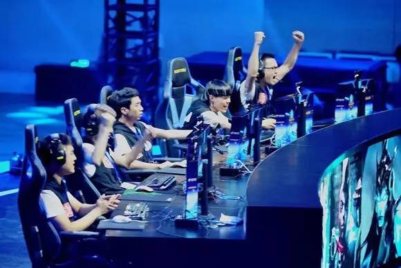 DOTA2双冠王Ana和Topson加入T1？